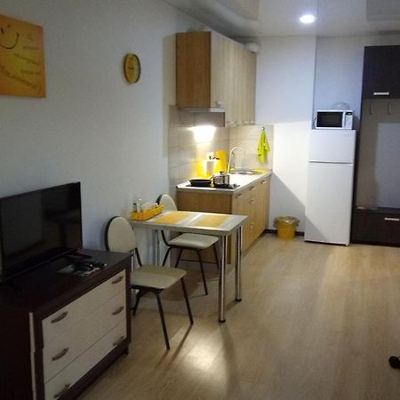 Positive Smile Studio Apartment In The Colorful Comfort Town Residental Complex. Kt-06. 키예프 외부 사진